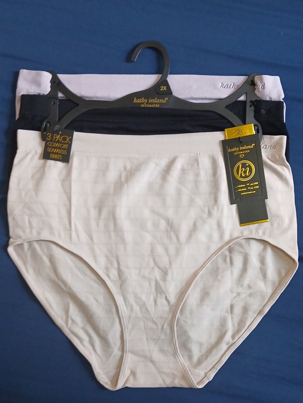 Kathy Ireland, Women's Seamless 3-Pack Panties – Cream, Black, Light Purple